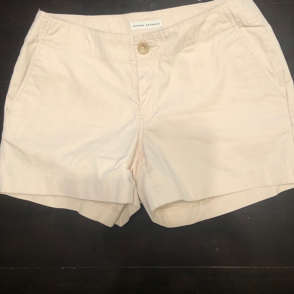 cream Banana Republic shorts